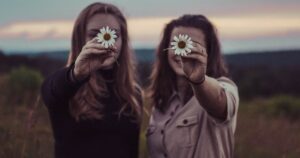 Colar Borboleta Colorida: uma joia carregada de significados