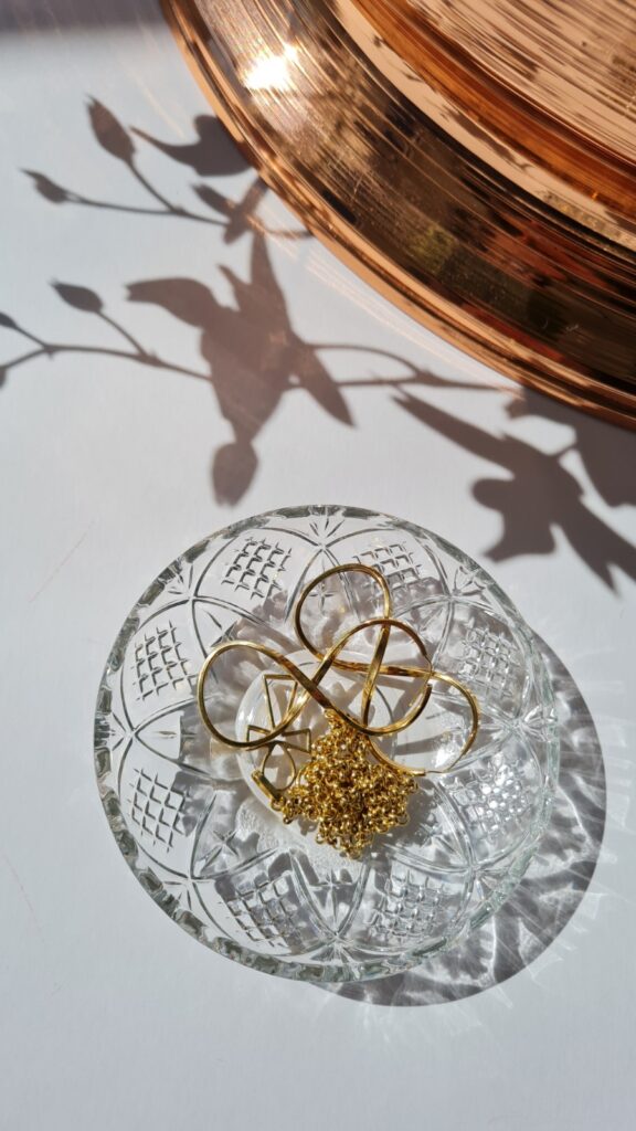 Um grande passo na direção de uma joalheria mais sustentável. Conheça nossos processos de reuso do ouro e iniciativas sustentáveis.